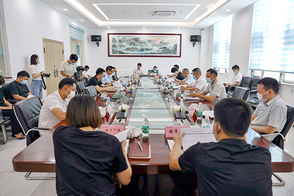 長沙經(jīng)開區(qū)管委會主任張慶紅一行調研頂立科技 (4).JPG